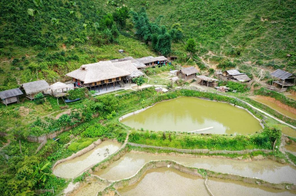 Homestay của chị Vàng Thị Thông gây sốt sau Gia đình Haha: Giá chỉ 150.000/người, tin nhắn đặt phòng đến tới tấp - Ảnh 2.