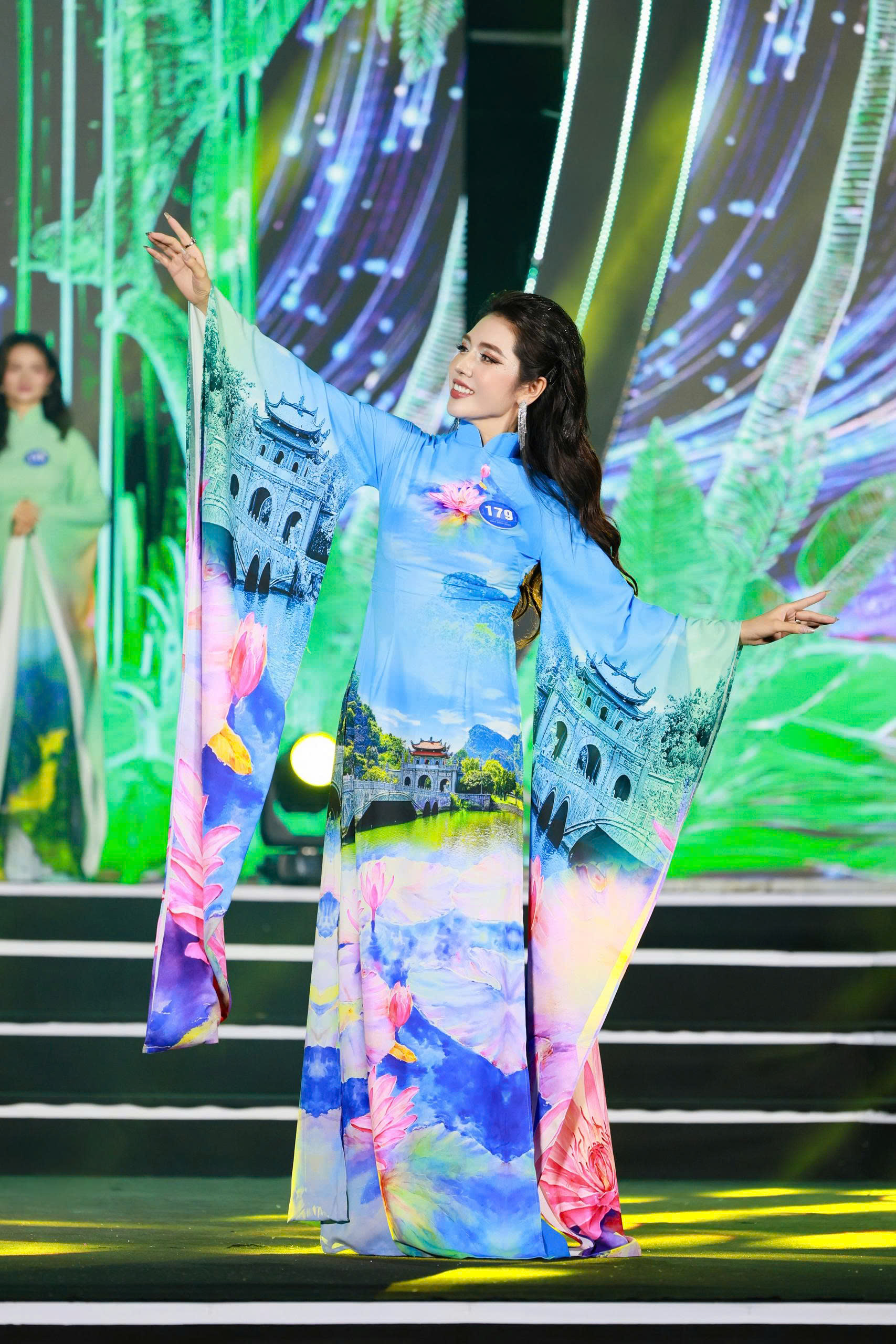 Giám đốc Spa, chủ nhà hàng Bê thui vừa đăng quang Hoa hậu, Á hậu doanh nhân - Ảnh 3.