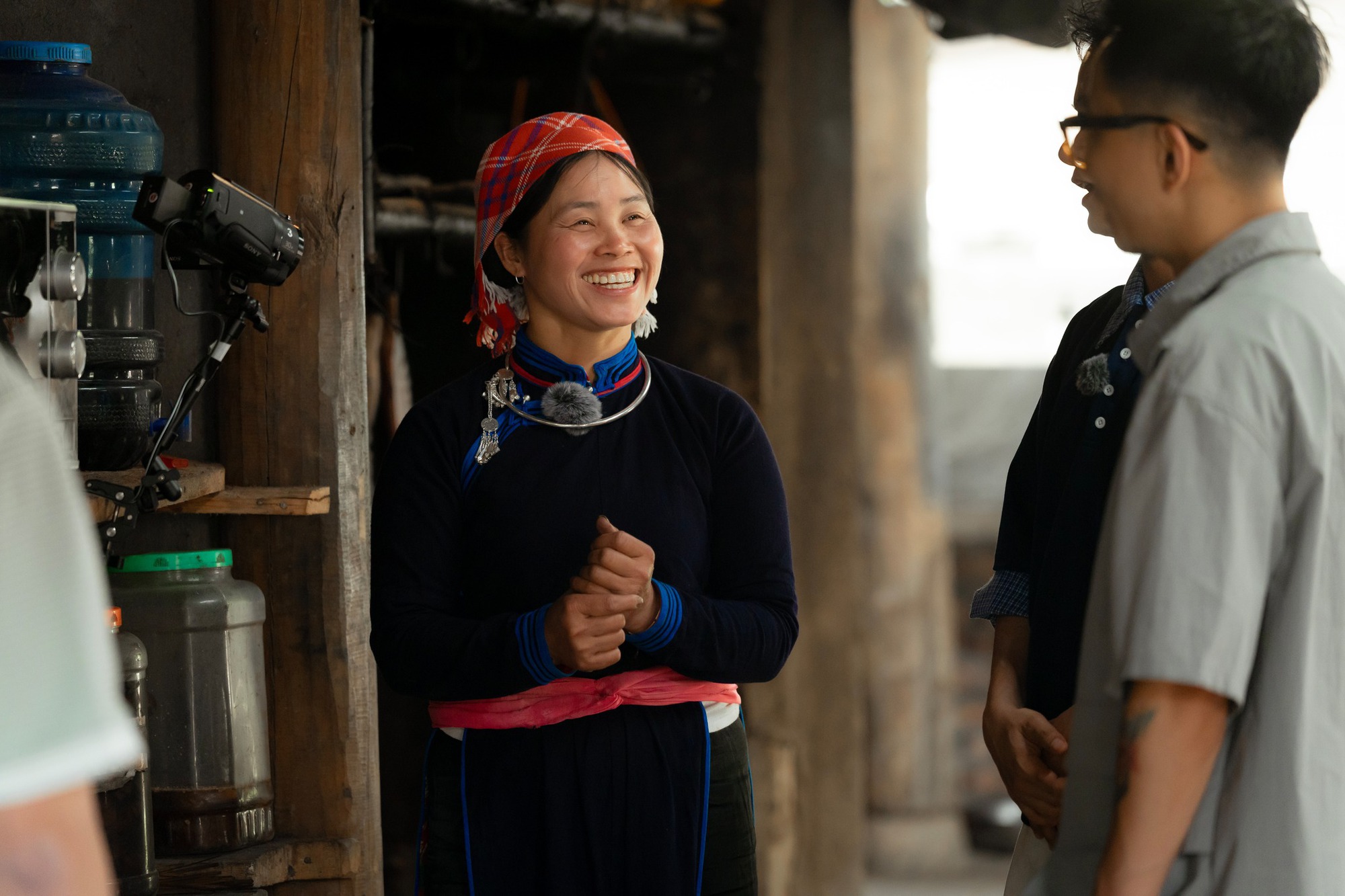 Homestay của chị Vàng Thị Thông gây sốt sau Gia đình Haha: Giá chỉ 150.000/người, tin nhắn đặt phòng đến tới tấp - Ảnh 1.