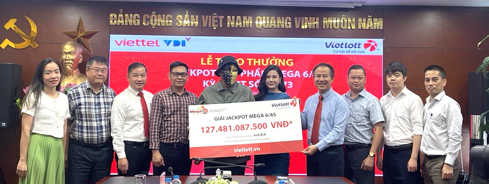 Kiên trì mua một dãy số theo tấm voucher được tặng, nam thanh niên trúng Vietlott hơn 127 tỷ đồng- Ảnh 1. Kiên trì mua một dãy số theo tấm voucher được tặng, nam thanh niên trúng Vietlott hơn 127 tỷ đồng- Ảnh 1.