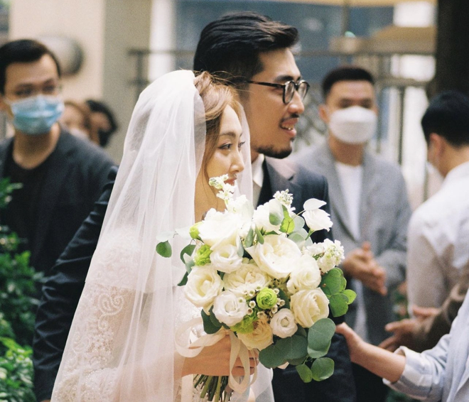 Chuyện gì đang xảy ra với hôn nhân của "Hoàng tử tình ca" Vũ. và vợ gia thế khủng?- Ảnh 9. Chuyện gì đang xảy ra với hôn nhân của "Hoàng tử tình ca" Vũ. và vợ gia thế khủng?- Ảnh 9.