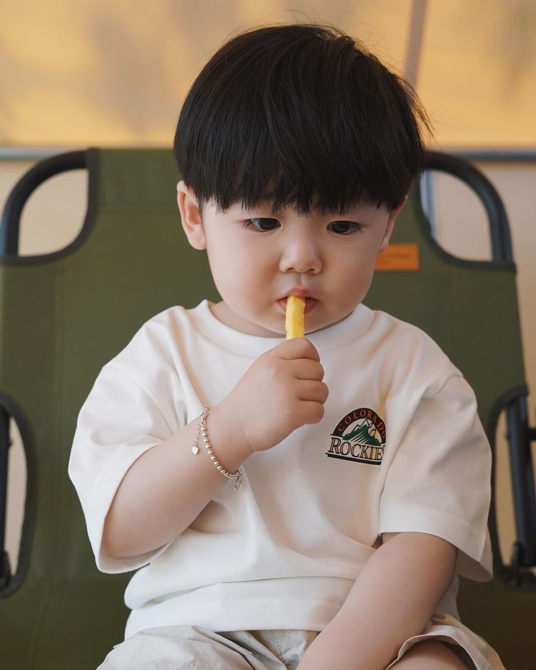 Giật đồ của trẻ: Hành động vừa "vô duyên" vừa gây hại cho tâm lý và phát triển của bé- Ảnh 1. Giật đồ của trẻ: Hành động vừa "vô duyên" vừa gây hại cho tâm lý và phát triển của bé- Ảnh 1.