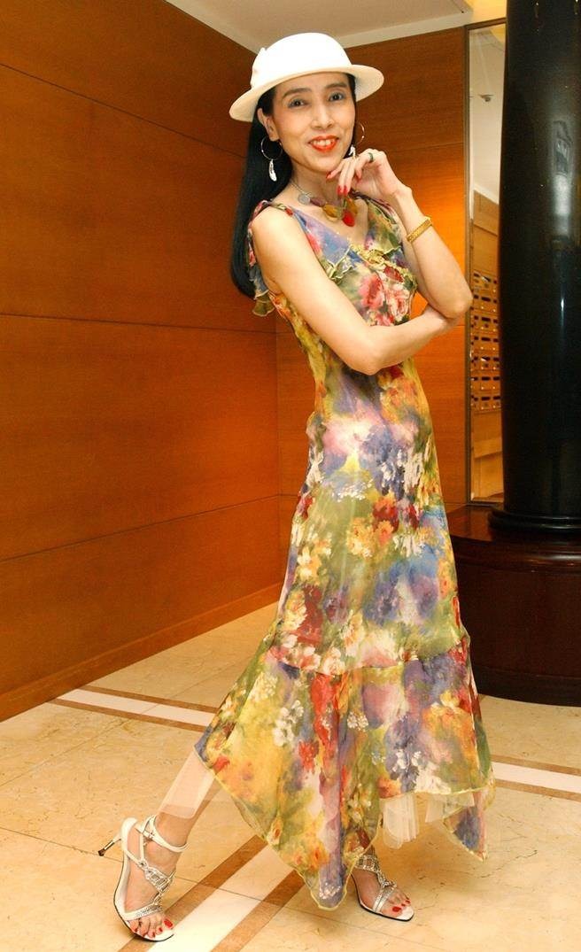 "Nữ hoàng thượng lưu" thị phi nhất nhì showbiz: Kết hôn lúc 19 tuổi vì bị cưỡng ép, trải qua 5 cuộc hôn nhân cuối cùng kết thúc trong cay đắng- Ảnh 4.