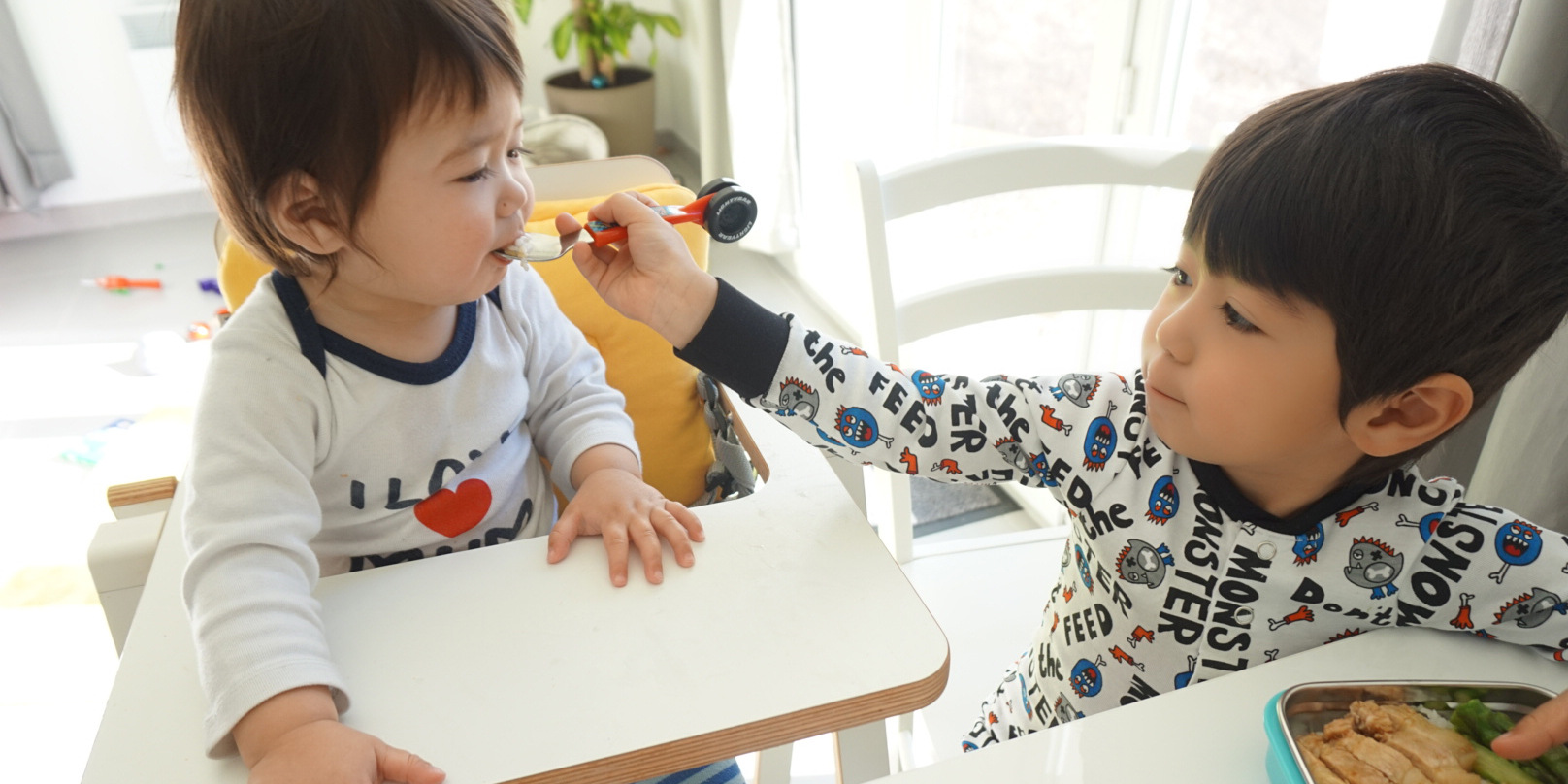 Trẻ nói chuyện như người lớn, "đọc vị" tâm lý người khác giỏi bất thường: Có thể không phải thông minh, mà là...- Ảnh 1.