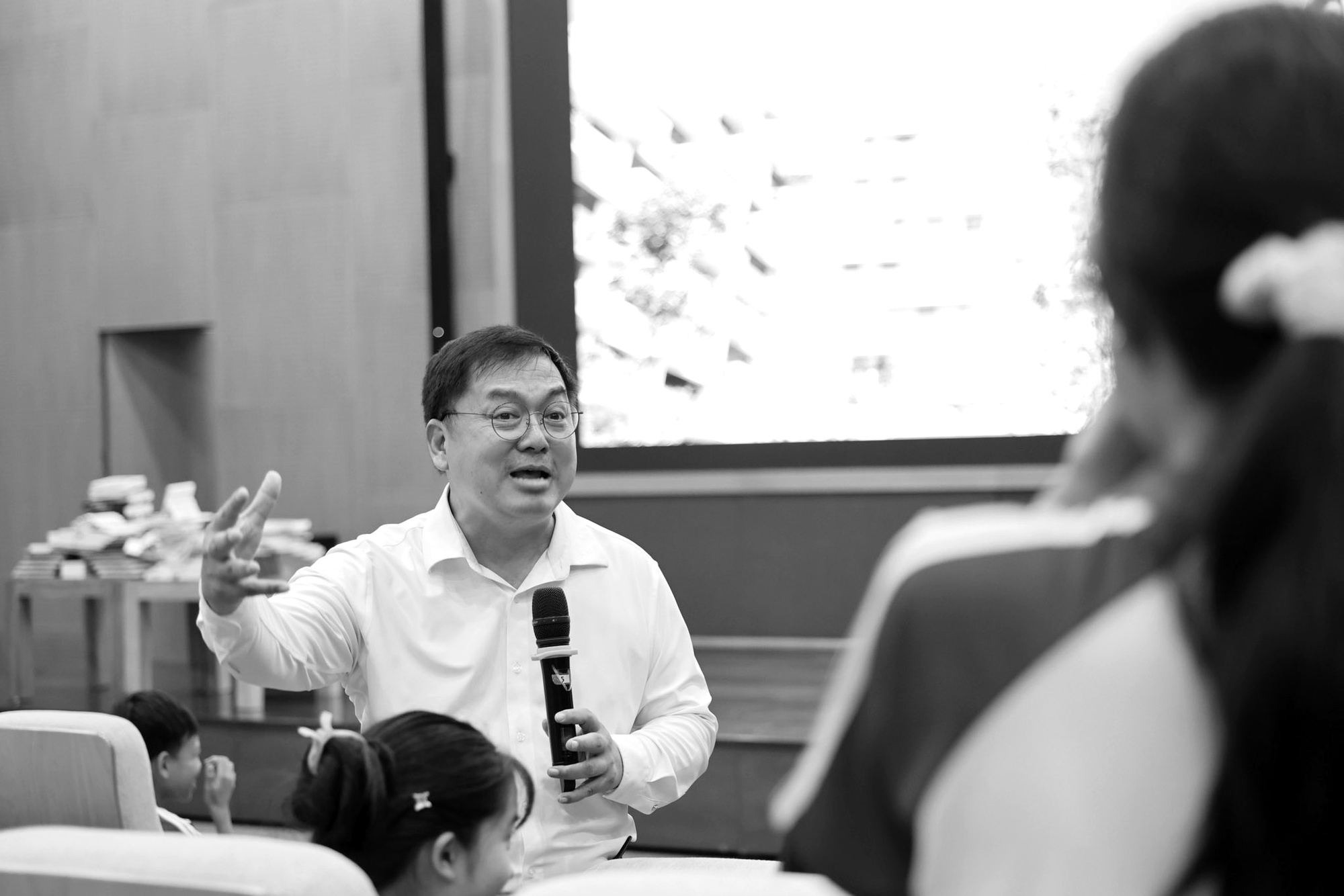 Khoảnh khắc nào là đáng sống nhất? Câu trả lời của ông Hoàng Nam Tiến chạm mạnh đến những người đang sống- Ảnh 1.