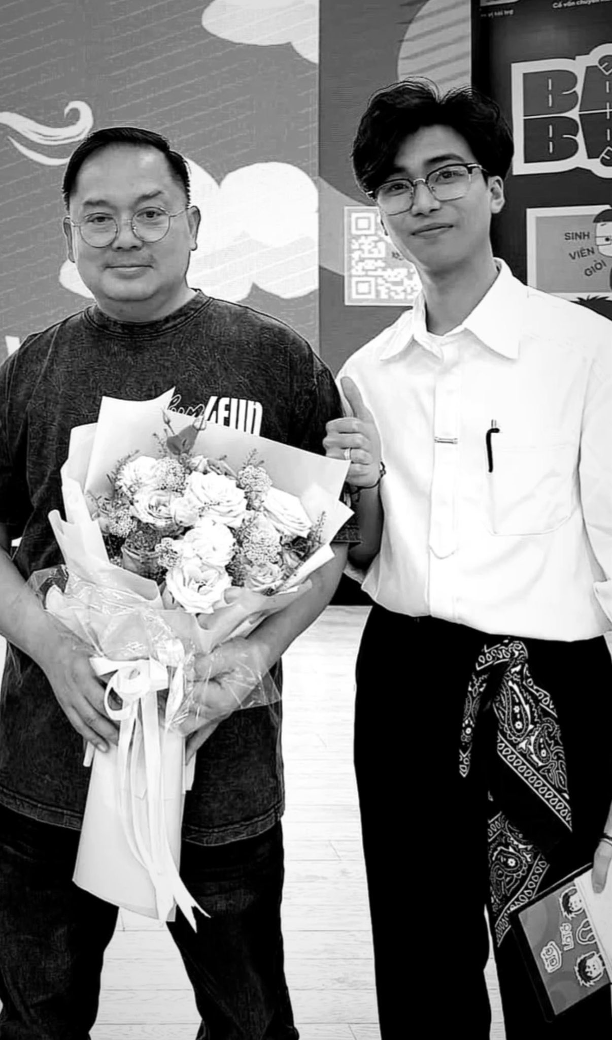 Có một "giáo Tiến" đặc biệt trong mắt sinh viên: Người thầy ngồi dưới sân khấu, tự nấu lẩu đãi trò và căn nhà toàn là sách- Ảnh 1.