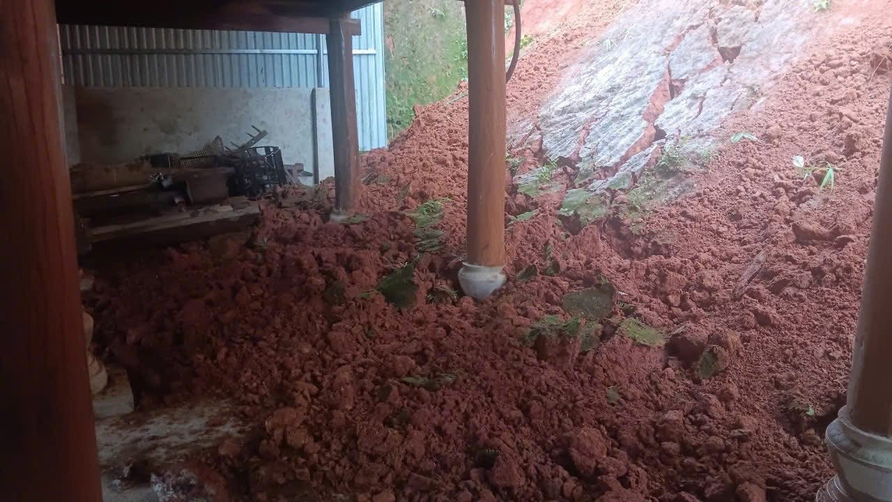 Mưa lũ nghiêm trọng khiến 14 người chết và mất tích: Đau lòng tiếng gào thét trong bất lực của người dân Điện Biên- Ảnh 7.