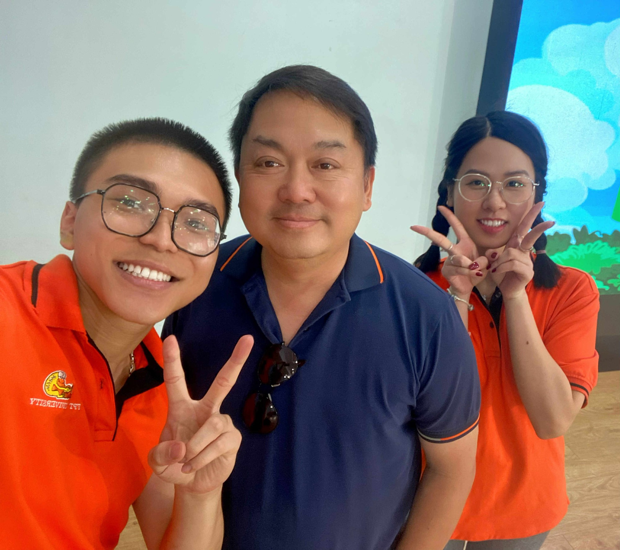 Có một "giáo Tiến" đặc biệt trong mắt sinh viên: Người thầy ngồi dưới sân khấu, tự nấu lẩu đãi trò và căn nhà toàn là sách- Ảnh 4.