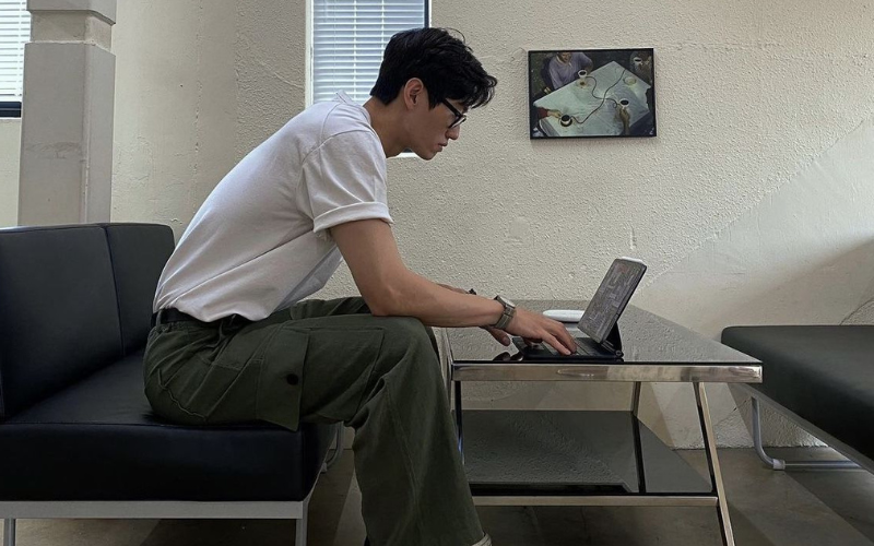 Chàng trai bị đuổi việc 2 lần trong 6 tháng, thất nghiệp vẫn đầy tiền tiêu- Ảnh 1.