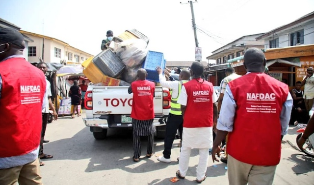 Phong tỏa 1 khu chợ, cảnh sát vạch trần 240 cửa hàng sản xuất nước ngọt Coca-Cola, Fanta, Sprite, Ovaltine giả, tổng giá trị hơn 131 tỷ đồng- Ảnh 1.