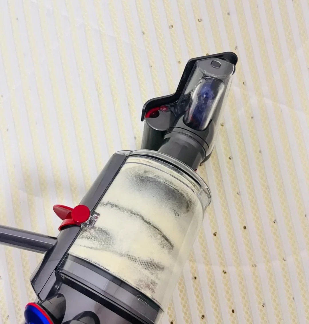 Hai món đồ trên giường là ổ vi khuẩn, bẩn dai dẳng nhưng 80% người dùng bỏ qua việc vệ sinh- Ảnh 1.