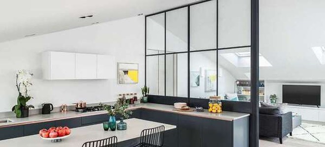 Vì sao Bếp xung cửa chính lại là đại kỵ trong phong thủy? Chuyên gia giải thích lý do sâu xa đằng sau