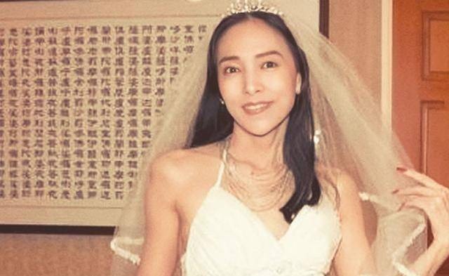 "Nữ hoàng thượng lưu" thị phi nhất nhì showbiz: Kết hôn lúc 19 tuổi vì bị cưỡng ép, trải qua 5 cuộc hôn nhân cuối cùng kết thúc trong cay đắng- Ảnh 3.