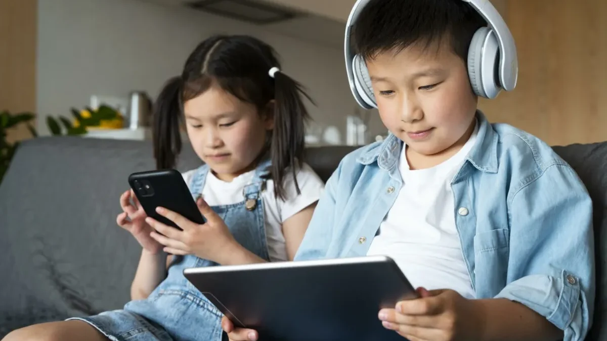 Chưa biết đọc nhưng điều khiển công nghệ như thần: Trẻ con thời nay khiến Google cũng phải chiều