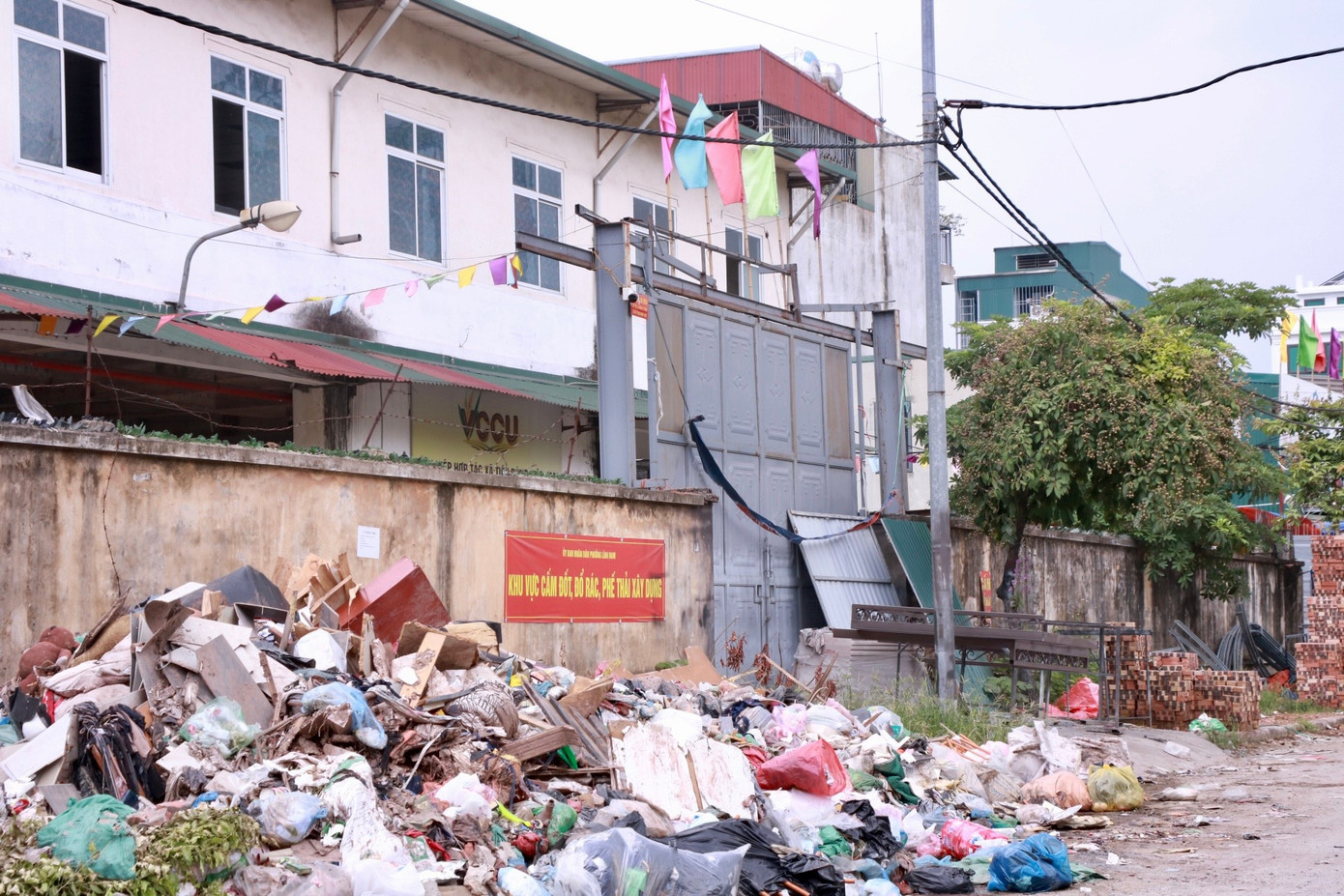 Hoang phí loạt chợ được đầu tư lớn trên đất vàng Hà Nội
