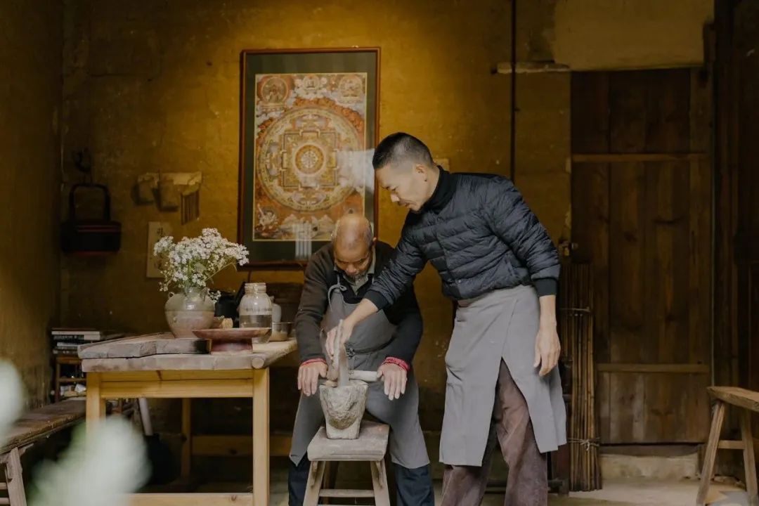 Từ bỏ 20 năm lập nghiệp ở phố lớn, người đàn ông đưa 2 con về làng cổ 800 năm tuổi “sống hoang dã”- Ảnh 7.