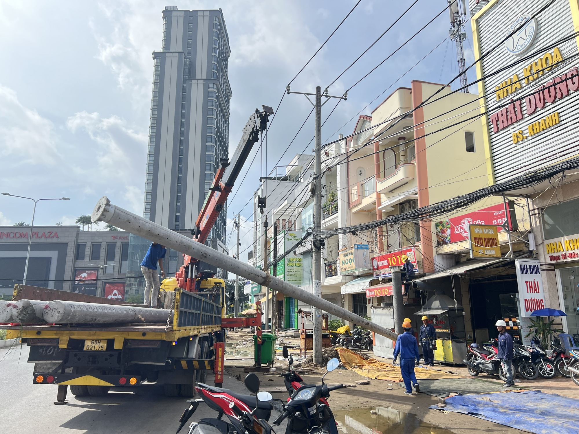 Vụ "Nâng cấp đoạn đường ngắn gần 50 tỉ đồng" ở Cần Thơ: Ngành điện đã hoàn thành thi công - Ảnh 2.