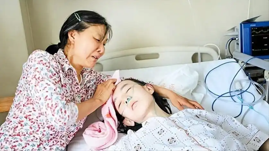 Nam sinh xuất sắc đột ngột mất tích, 10 năm sau được tìm thấy: Nhận 1 tờ giấy chi chít chữ, cha mẹ gục xuống khóc nức nở- Ảnh 3.