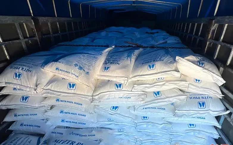 Hà Tĩnh: Bắt giữ xe tải chở hơn 35 tấn đường trắng không rõ nguồn gốc - Ảnh 1.