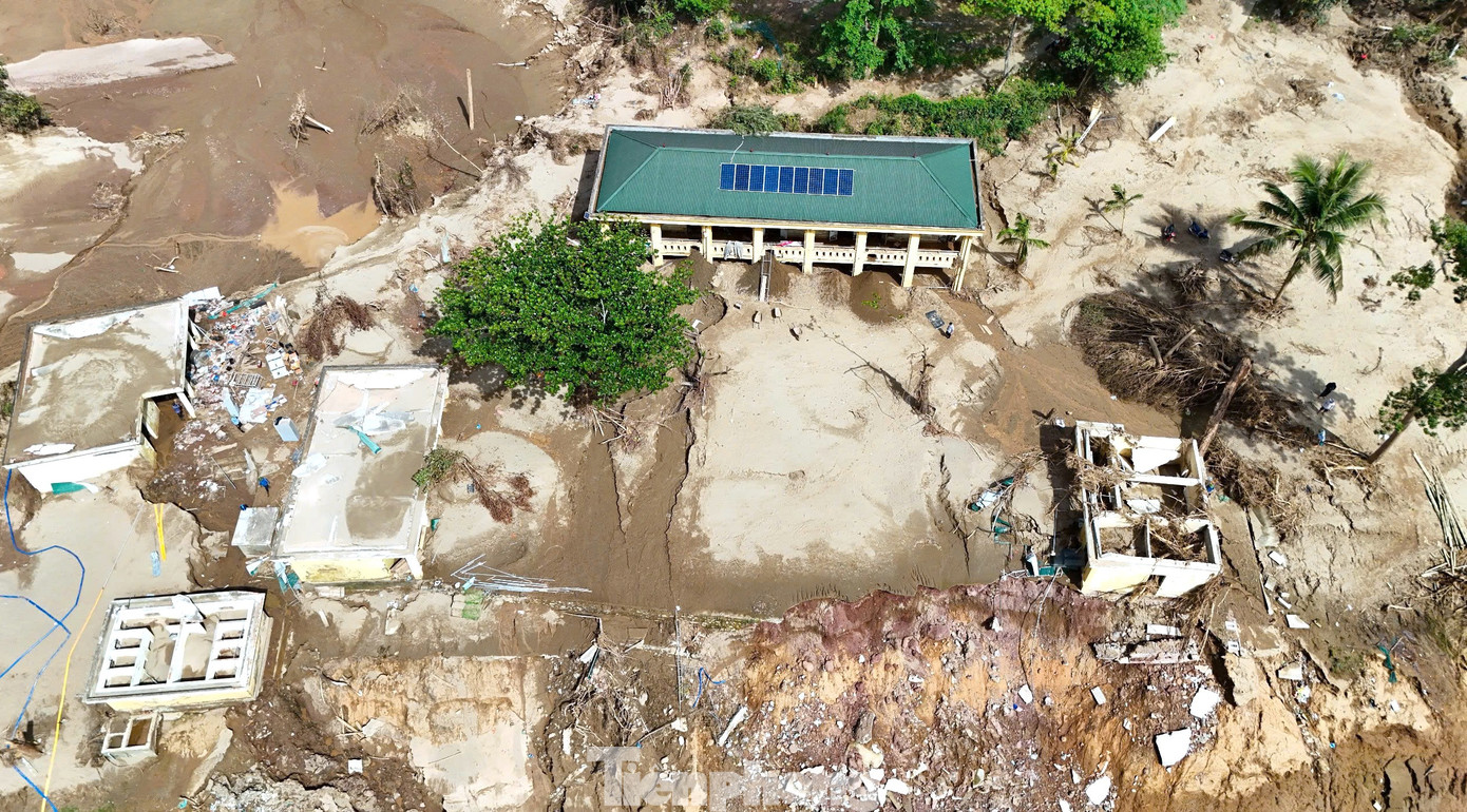 Cận cảnh trường học tan hoang sau lũ, ngành giáo dục gặp khó trước năm học mới- Ảnh 20.