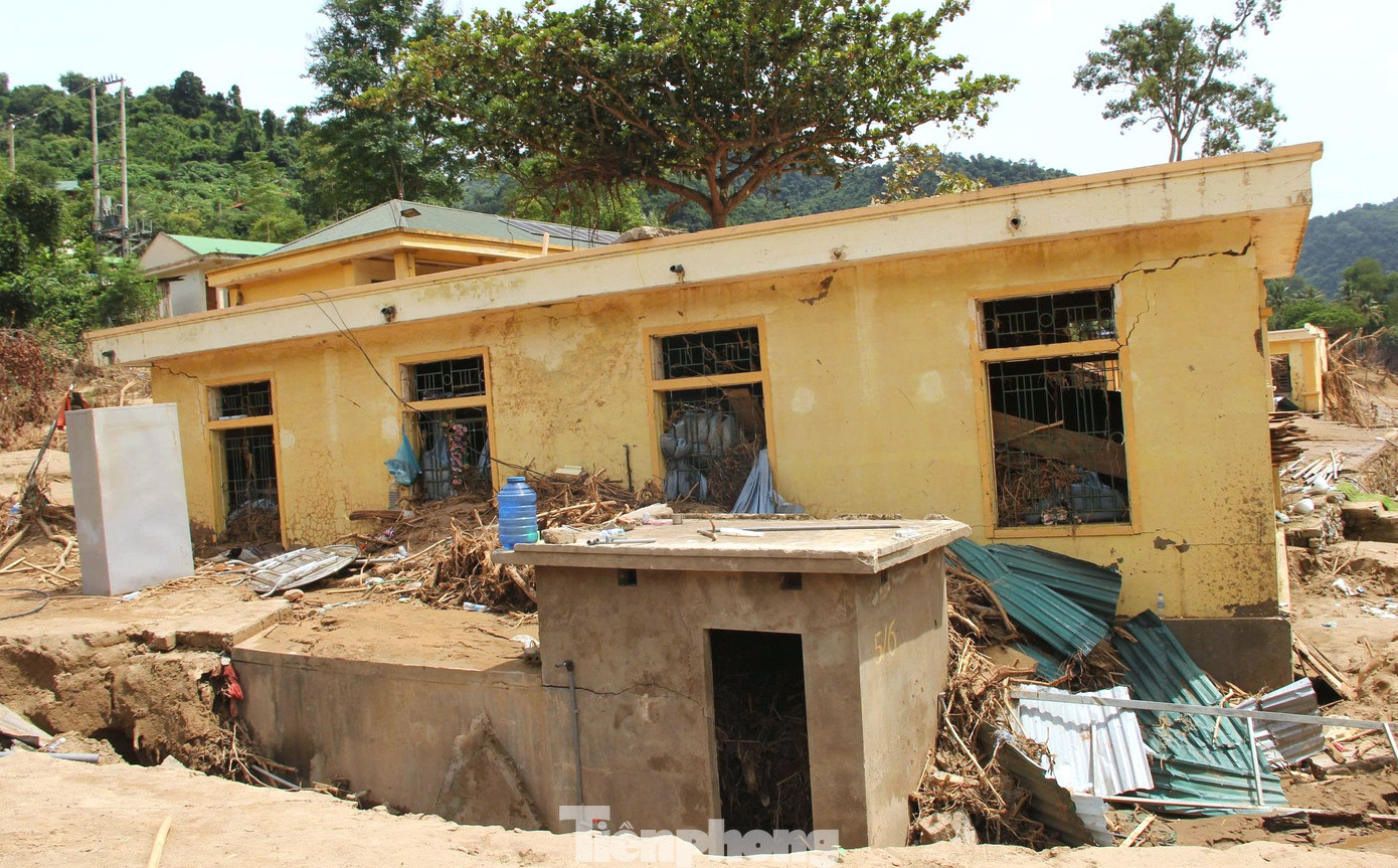 Cận cảnh trường học tan hoang sau lũ, ngành giáo dục gặp khó trước năm học mới- Ảnh 19.