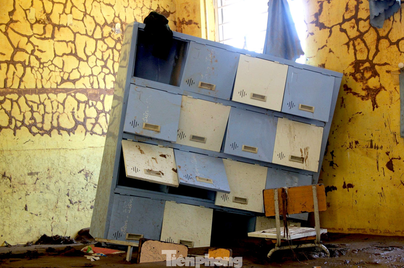 Cận cảnh trường học tan hoang sau lũ, ngành giáo dục gặp khó trước năm học mới- Ảnh 12.