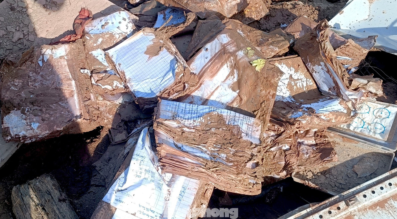 Cận cảnh trường học tan hoang sau lũ, ngành giáo dục gặp khó trước năm học mới- Ảnh 9.