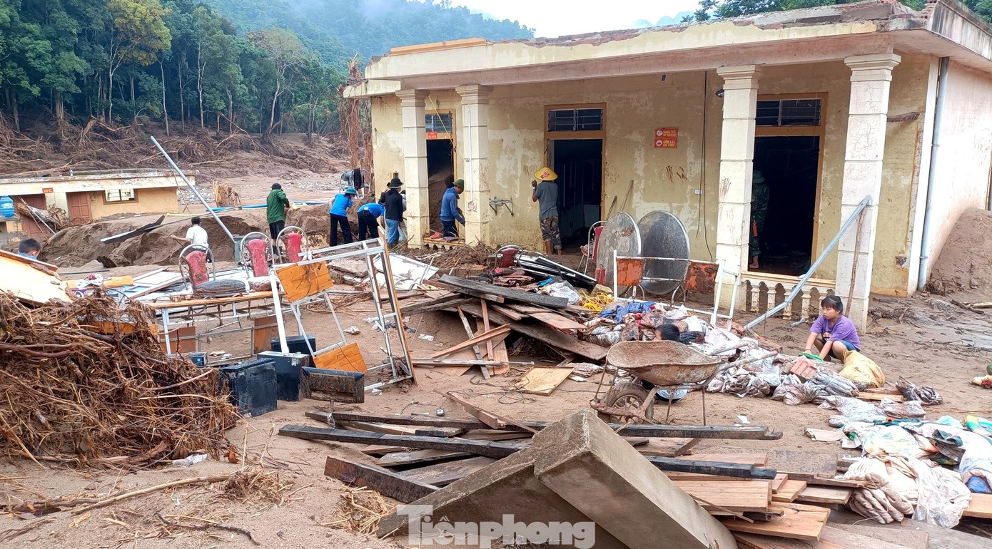 Cận cảnh trường học tan hoang sau lũ, ngành giáo dục gặp khó trước năm học mới- Ảnh 8.
