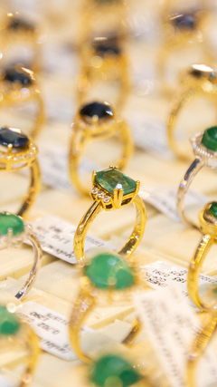 Giá vàng liên tục xô đổ kỷ lục, muốn đầu tư cần chú ý gì?- Ảnh 5.