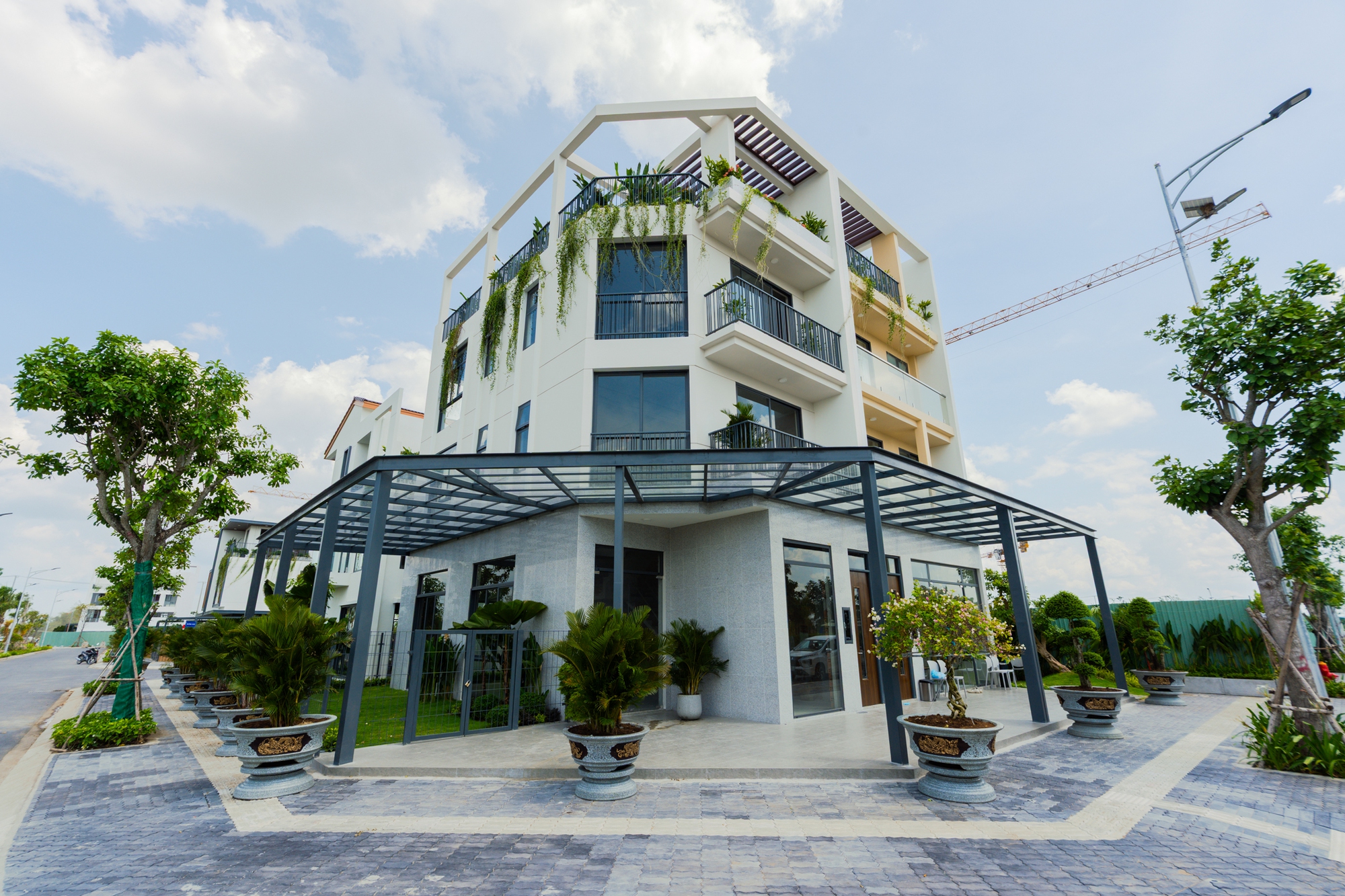 Vành đai 3 bứt tốc, loạt dự án ở Long An cũ đua nhau bung hàng: Vinhomes gây sốt với 1.000 booking, Ecopark bán sạch nhà liền kề trong 2 ngày- Ảnh 13.
