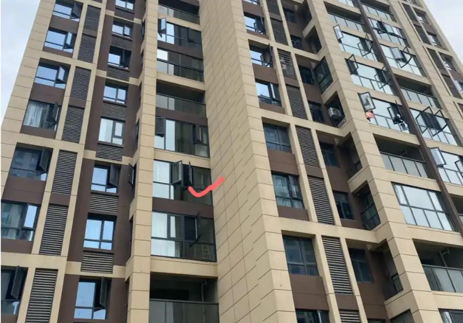 Mẹ Hà Nội chia sẻ: Sau 10 năm sống ở tầng 26, tôi chuyển xuống tầng 4 - nơi ai cũng né - và nhận ra sự khác biệt là rất lớn- Ảnh 3.