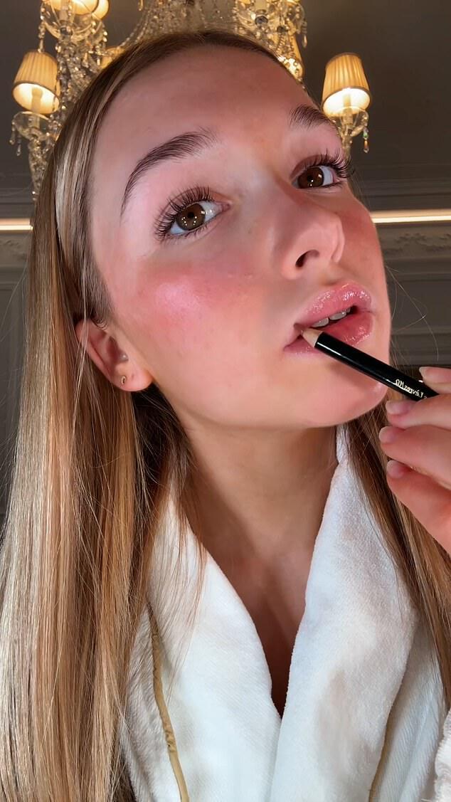 Nhiều trẻ 8-9 tuổi đã make-up điêu luyện: Từ bút chì màu đến cọ trang điểm - tuổi thơ của Gen Alpha khác biệt quá!- Ảnh 3.