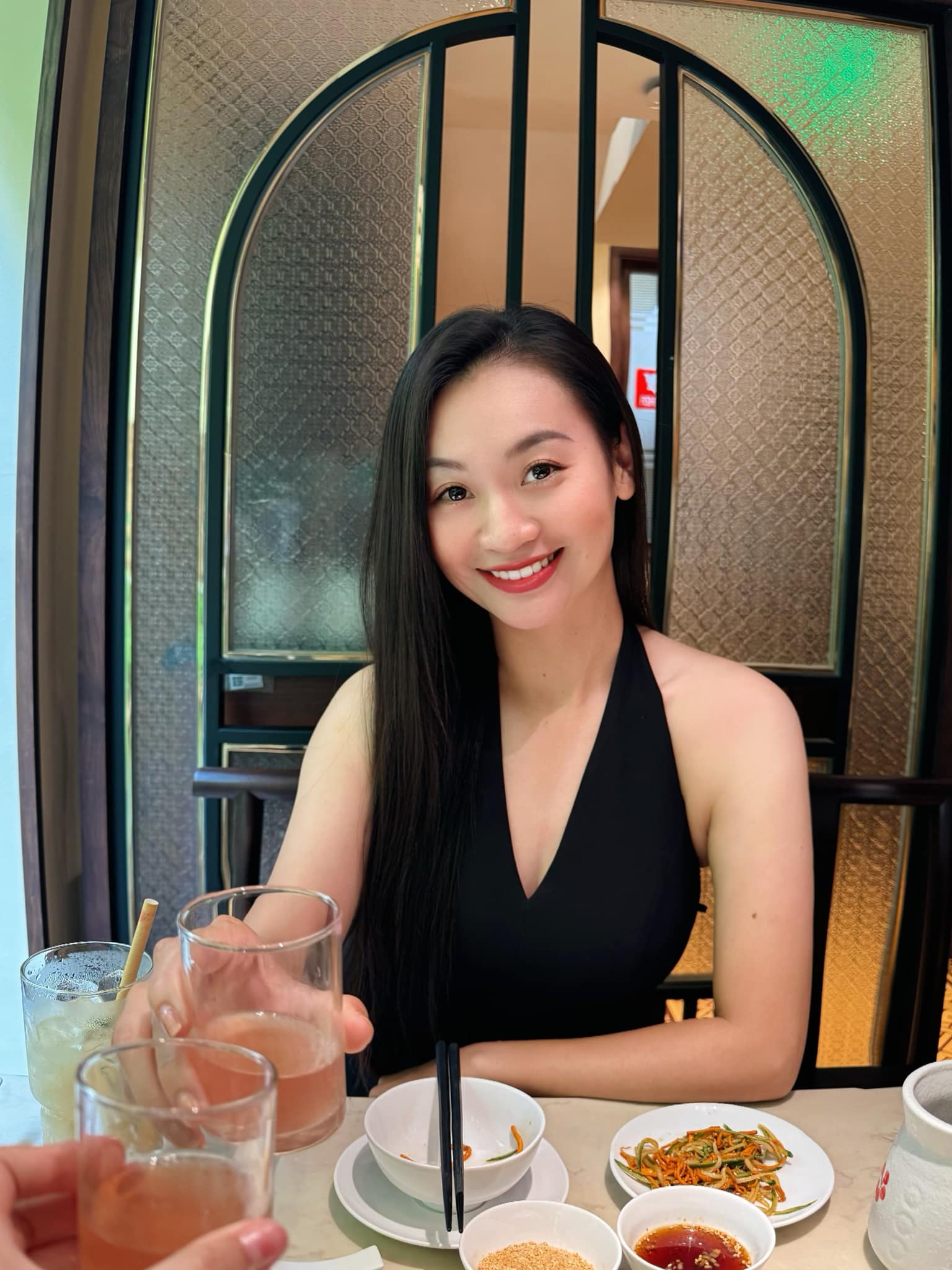 Nữ đại uý quật ngã “quái xế” trên Hồ Gươm: Võ thuật, bắn súng đều giỏi, hình ảnh đời thường gây bất ngờ- Ảnh 13.