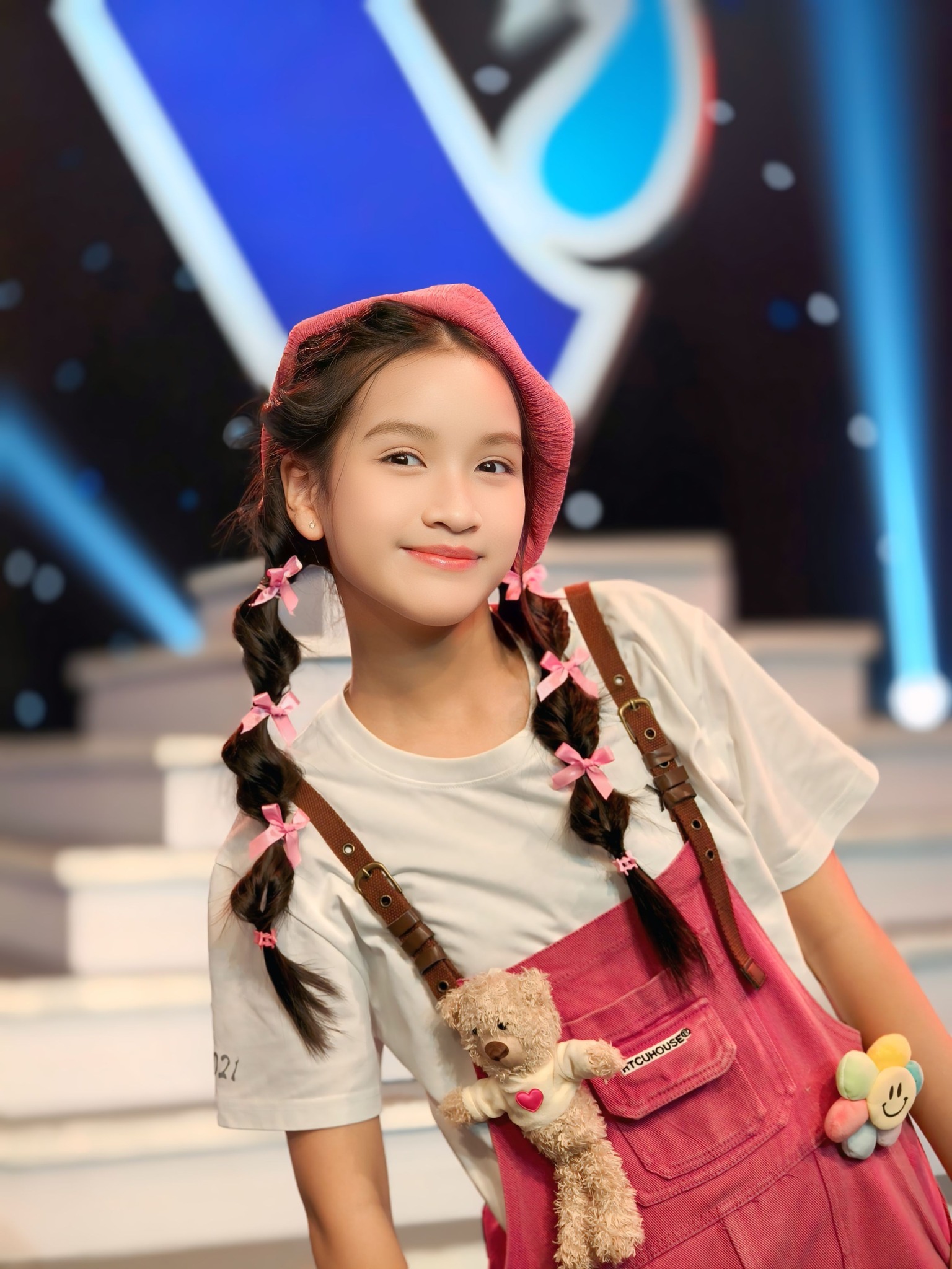 Cô bé Hà Nội SN 2012 cất giọng hát làm 50.000 rung tim giữa concert Quốc gia là ai?- Ảnh 9.