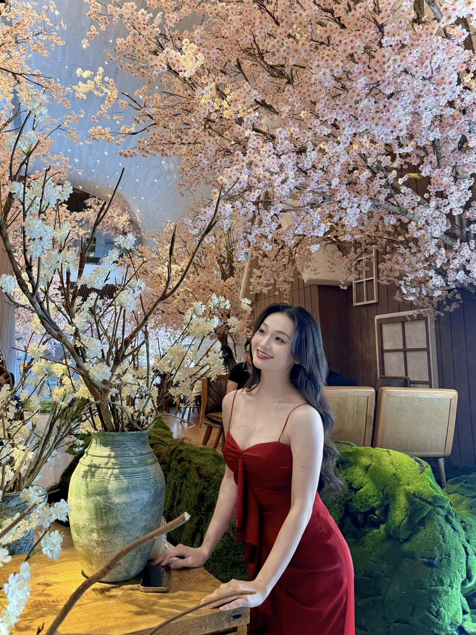 Nữ đại uý quật ngã “quái xế” trên Hồ Gươm: Võ thuật, bắn súng đều giỏi, hình ảnh đời thường gây bất ngờ- Ảnh 12.