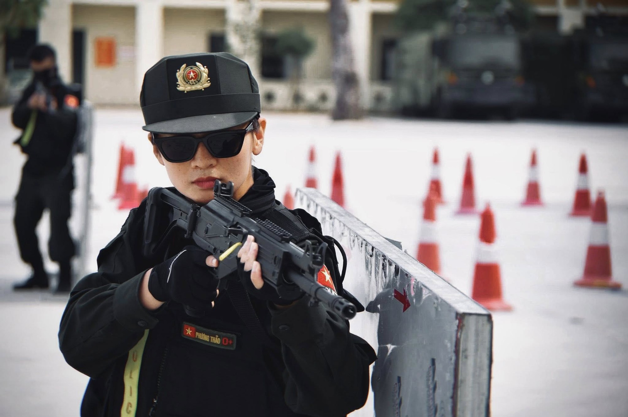 Nữ đại uý quật ngã “quái xế” trên Hồ Gươm: Võ thuật, bắn súng đều giỏi, hình ảnh đời thường gây bất ngờ- Ảnh 5.