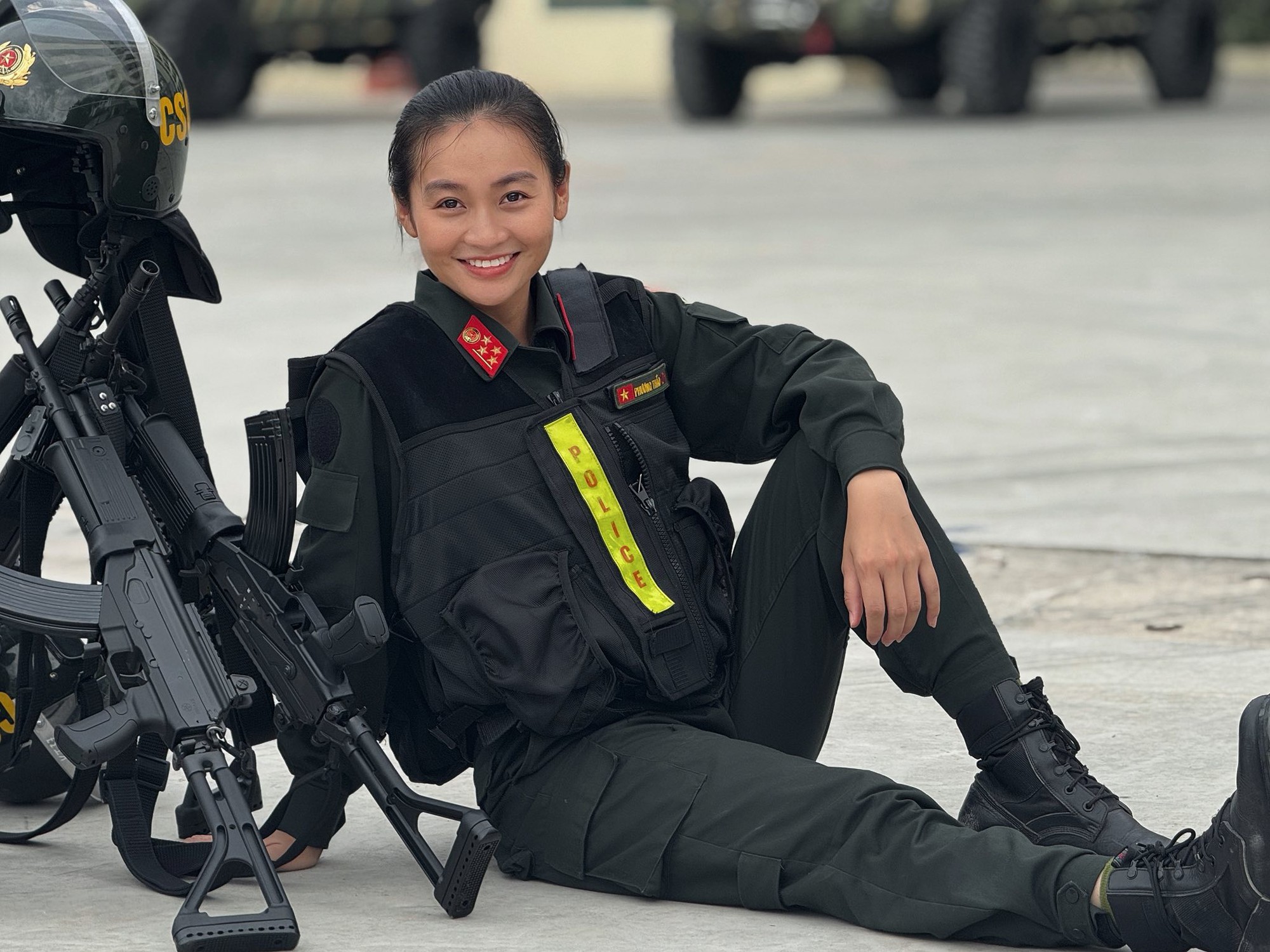 Nữ đại uý quật ngã “quái xế” trên Hồ Gươm: Võ thuật, bắn súng đều giỏi, hình ảnh đời thường gây bất ngờ- Ảnh 7.