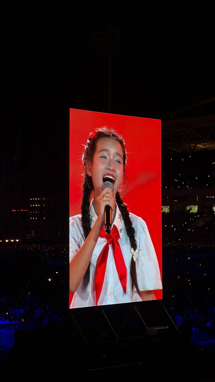 Cô bé Hà Nội SN 2012 cất giọng hát làm 50.000 rung tim giữa concert Quốc gia là ai?- Ảnh 2.