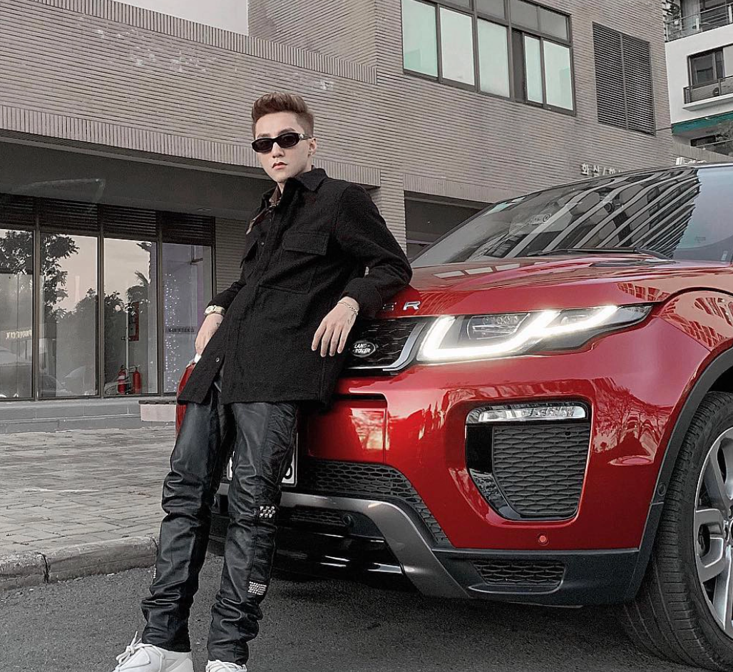 "Review" khối tài sản của Sơn Tùng M-TP: Lái xe sang 13 tỷ đồng, ở biệt thự ven sông và là Chủ tịch công ty giải trí hàng đầu- Ảnh 5. "Review" khối tài sản của Sơn Tùng M-TP: Lái xe sang 13 tỷ đồng, ở biệt thự ven sông và là Chủ tịch công ty giải trí hàng đầu- Ảnh 5.