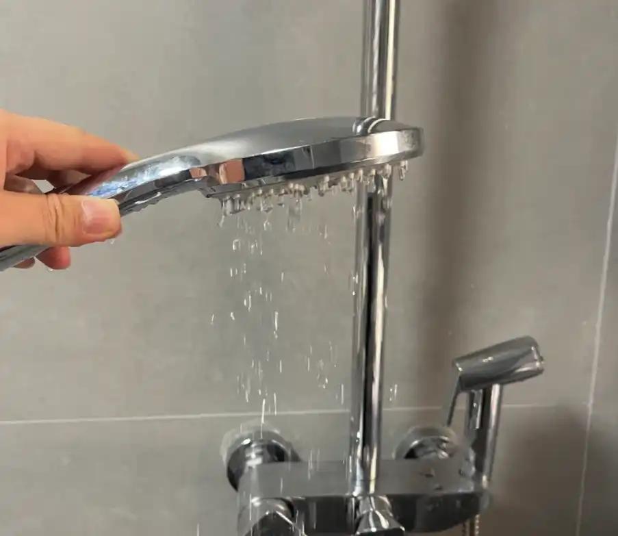 Mẹ Hà Nội chia sẻ: Sau 10 năm sống ở tầng 26, tôi chuyển xuống tầng 4 - nơi ai cũng né - và nhận ra sự khác biệt là rất lớn- Ảnh 2.