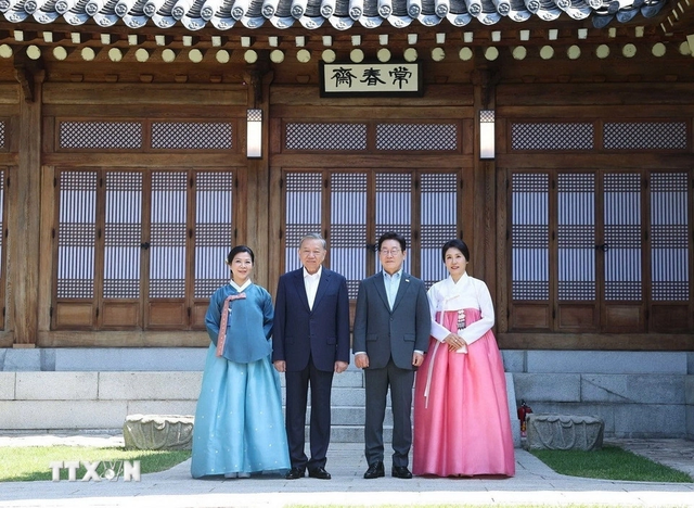 Trang phục truyền thống của phu nhân Ngô Phương Ly và phu nhân Tổng thống Hàn Quốc từng chi tiết mang ý nghĩa tinh tế- Ảnh 9. Trang phục truyền thống của phu nhân Ngô Phương Ly và phu nhân Tổng thống Hàn Quốc từng chi tiết mang ý nghĩa tinh tế- Ảnh 9.