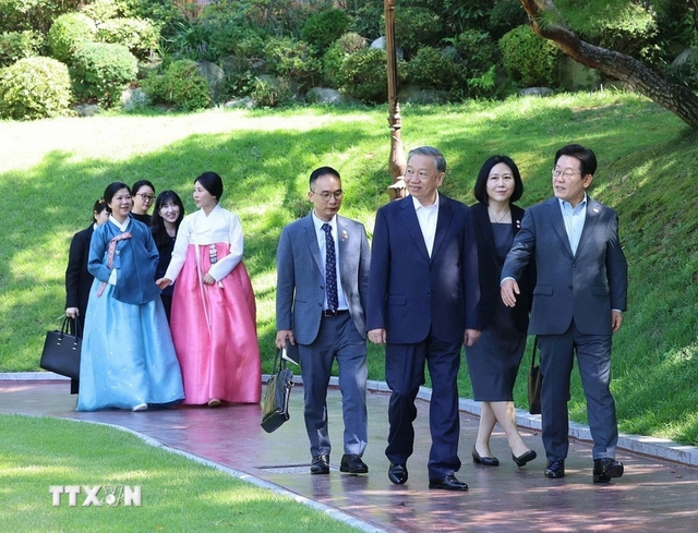 Trang phục truyền thống của phu nhân Ngô Phương Ly và phu nhân Tổng thống Hàn Quốc từng chi tiết mang ý nghĩa tinh tế- Ảnh 11. Trang phục truyền thống của phu nhân Ngô Phương Ly và phu nhân Tổng thống Hàn Quốc từng chi tiết mang ý nghĩa tinh tế- Ảnh 11.