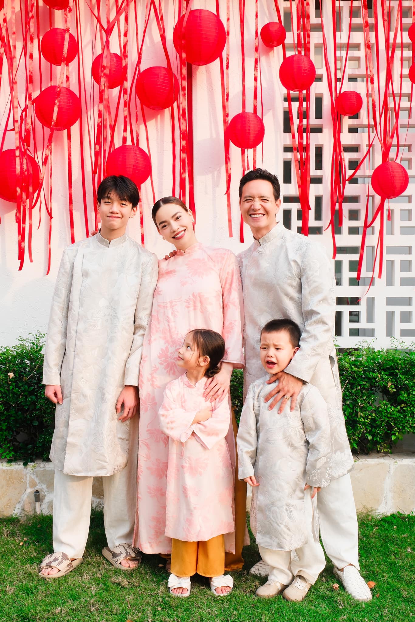 Hai “cậu ấm” Gen Alpha đình đám của showbiz Việt: Người là thừa kế tập đoàn bất động sản, người chuẩn hotboy thể thao