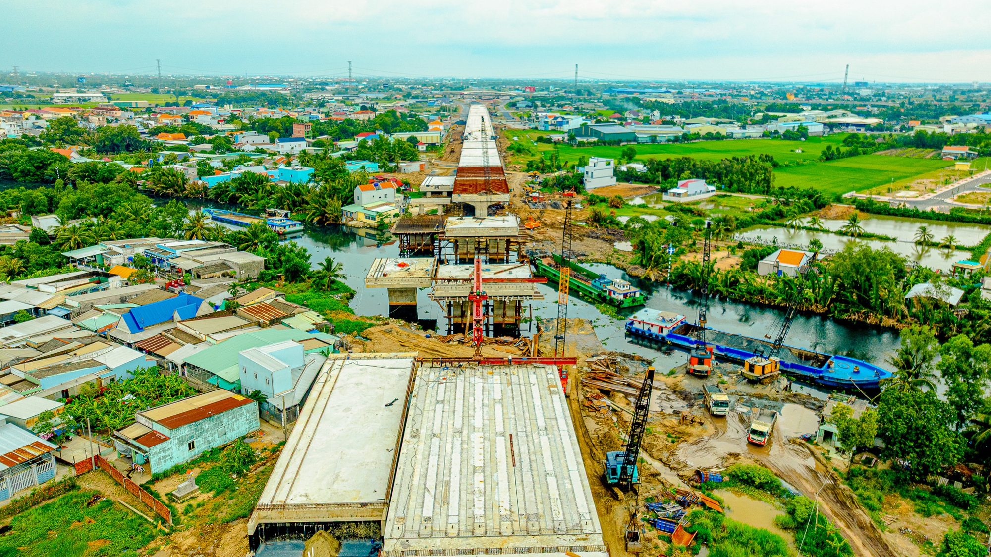 Toàn cảnh đoạn vành đai 3 qua Long An cũ: Đang trải nhựa, sắp thông xe, dự án xung quanh cháy hàng, tăng giá - Ảnh 5.