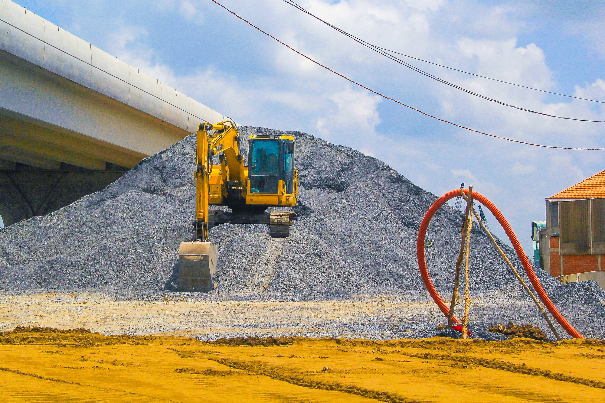 Toàn cảnh đoạn vành đai 3 qua Long An cũ: Đang trải nhựa, sắp thông xe, dự án xung quanh cháy hàng, tăng giá - Ảnh 6.
