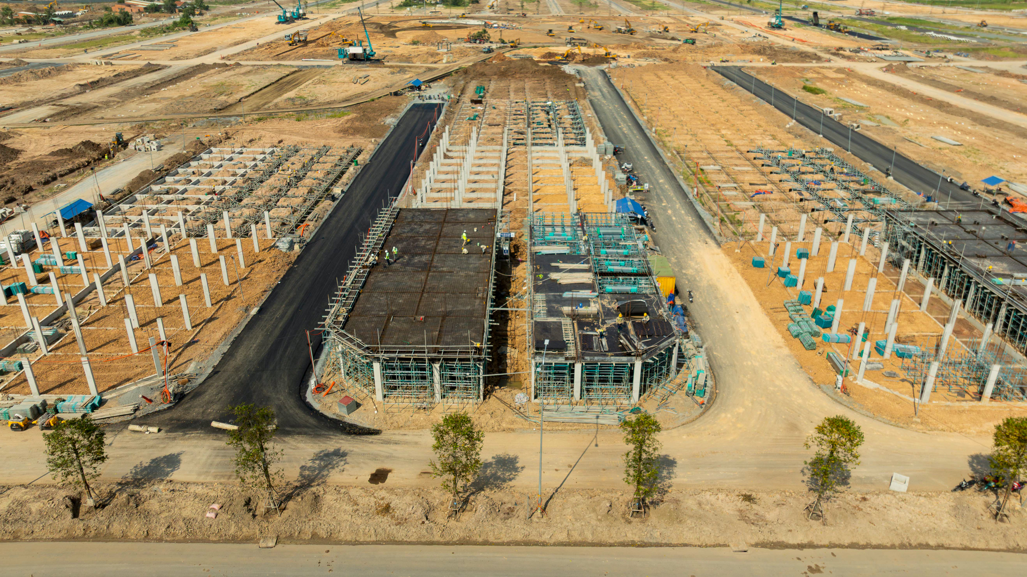 Toàn cảnh dự án tỷ phú Phạm Nhật Vượng “chơi lớn” với nghìn căn nhà phố tại “đại bản doanh mới”, giá chưa từng có, khách ào ào booking- Ảnh 9. Toàn cảnh dự án tỷ phú Phạm Nhật Vượng “chơi lớn” với nghìn căn nhà phố tại “đại bản doanh mới”, giá chưa từng có, khách ào ào booking- Ảnh 9.