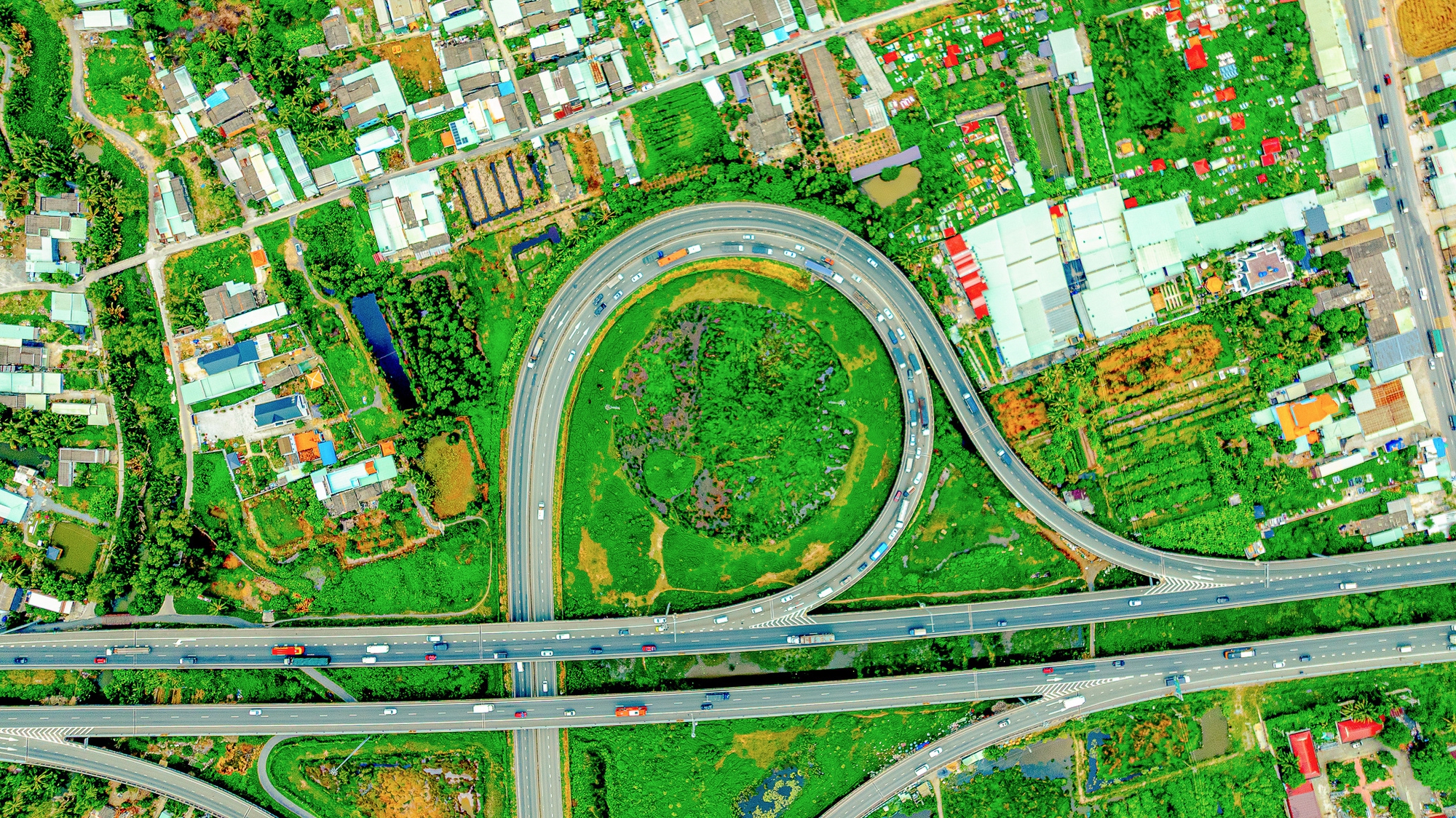 Toàn cảnh đoạn vành đai 3 qua Long An cũ: Đang trải nhựa, sắp thông xe, dự án xung quanh cháy hàng, tăng giá - Ảnh 7.