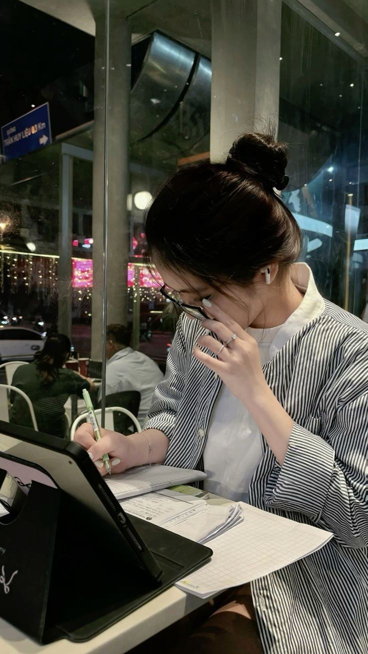 Bí mật của những người không bao giờ than hết tiền