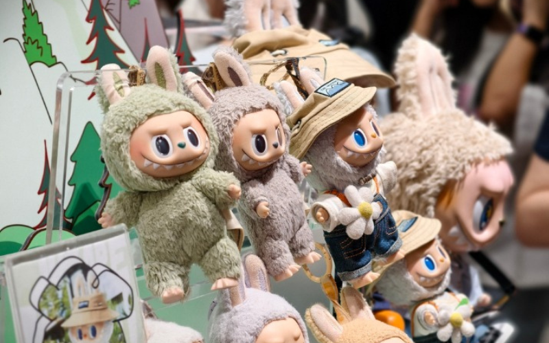 Bán hết cổ phiếu đang sinh lời, chàng trai lãi đậm nhờ tất tay vào thứ từng khiến giới trẻ "phát điên" - Ảnh 2.