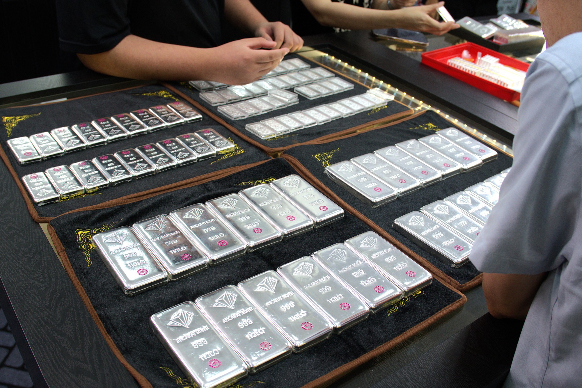 Giá bạc tiếp tục đà giảm sâu- Ảnh 1.